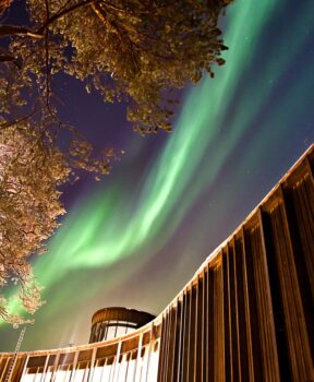 Cực quang ở Bắc Inari của Premjith Narayanan, Laplands, Phần Lan. Trang bị: Canon 7D, Nikon lens 14-24mm F 2.8, Tripod.
