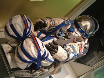 Bộ đồ phi hành gia của Helen Sharman được trưng bày tại Trung tâm Vũ trụ Quốc gia ở Leicestershire. Tín dụng: Alan Saunders (Captain Kobold) từ Staines, Vương quốc Anh - Flickr