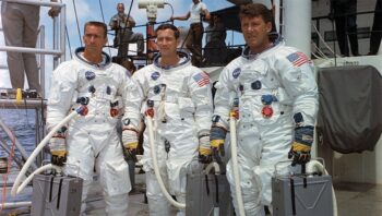 Phi hành đoàn Apollo 7 R. Walter Cunningham, Donn F. Eisele và Walter M. "Wally" Schirra Jr. Chúng tôi nhìn lại sứ mệnh phi thường này sau 50 năm, trong số tháng 10 năm 2018 của chúng tôi. Tín dụng: NASA