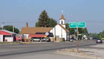 Mitchell, Nebraska: địa điểm diễn ra cao trào chuyến đi nhật thực của Ezzy trên khắp nước Mỹ. Thị trấn nhỏ chủ yếu đón du khách, những người đang hy vọng tránh đám đông xa hơn về phía bắc. Hình ảnh: Elizabeth Pearson